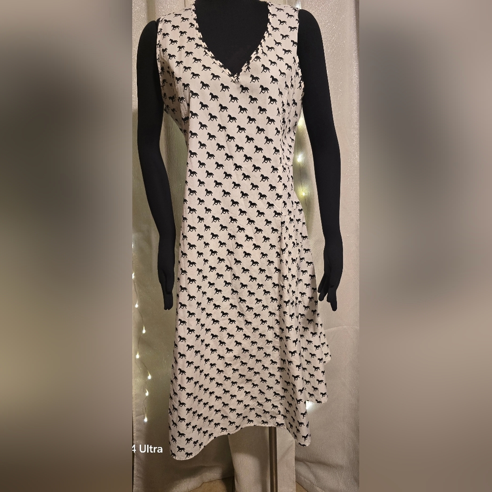 Chic Black and White Horse Pattern Midi Dress With Pockets.